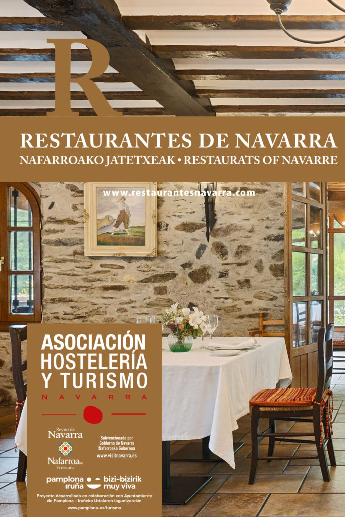 Portada Guia Restaurantes Navarra 2025-2026. Se visualiza el comedor del Restaurante Venta de Etxalar